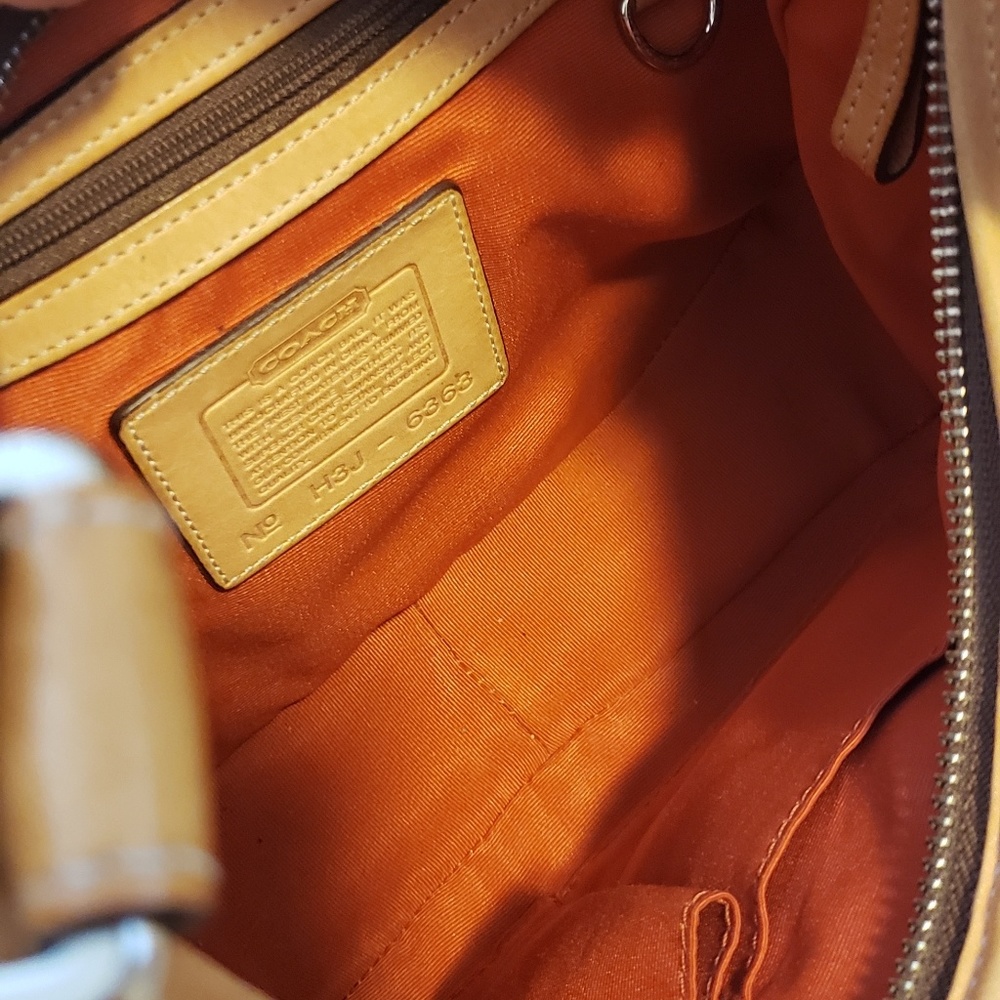 Vintage Coach Authentic Meduim Sized Handbag - Picture 4 of 5